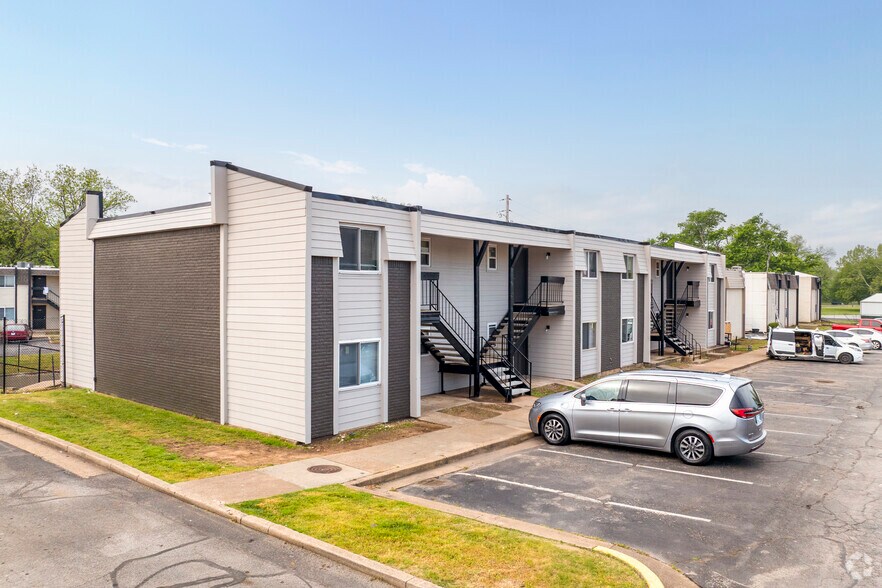11107 E Brady St, Tulsa, OK à vendre - Photo du bâtiment - Image 2 de 21
