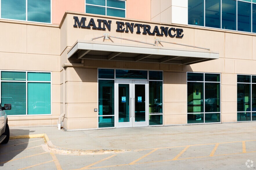 1551 S Renaissance Towne Dr, Bountiful, UT à louer - Photo du bâtiment - Image 3 de 13