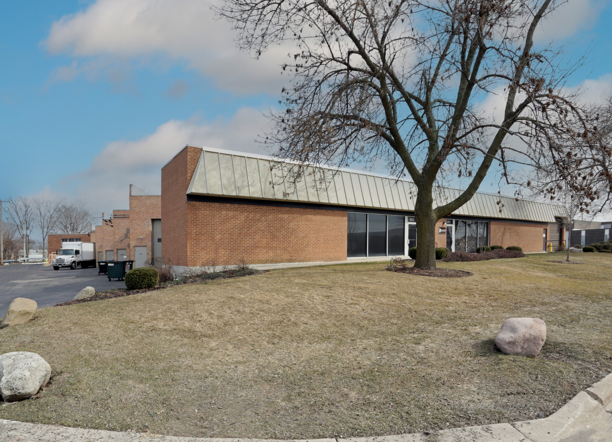 851-853 Industrial Dr, Elmhurst, IL for lease Primary Photo- Image 1 of 17