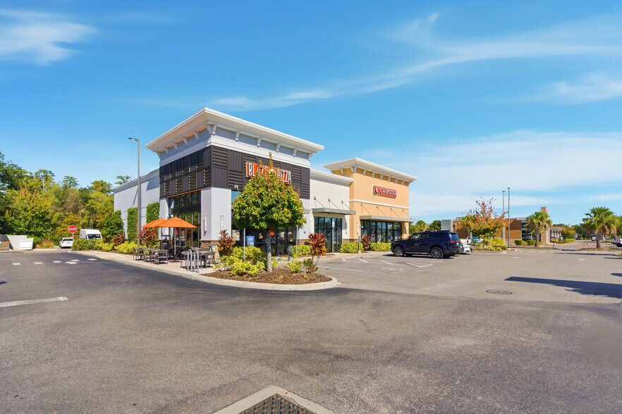 13599 W Colonial Dr, Winter Garden, FL à louer - Photo du bâtiment - Image 3 de 15