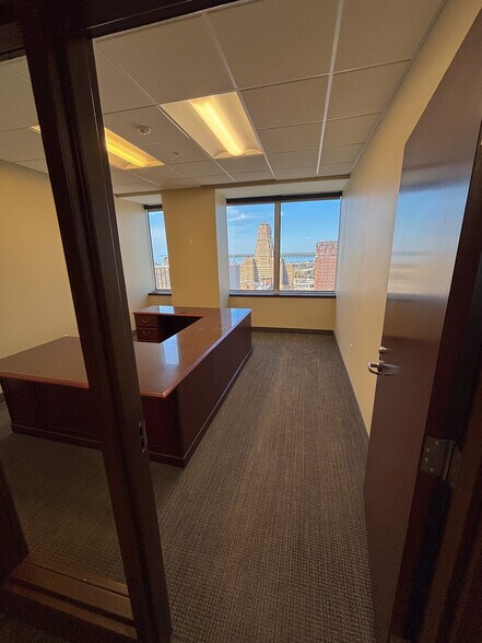 10 Lafayette Sq, Buffalo, NY à louer - Photo intérieure - Image 2 de 17