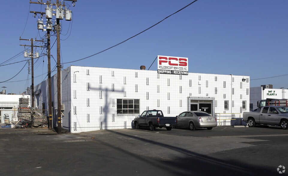 231 N Euclid Way, Anaheim, CA à louer - Photo du bâtiment - Image 2 de 11