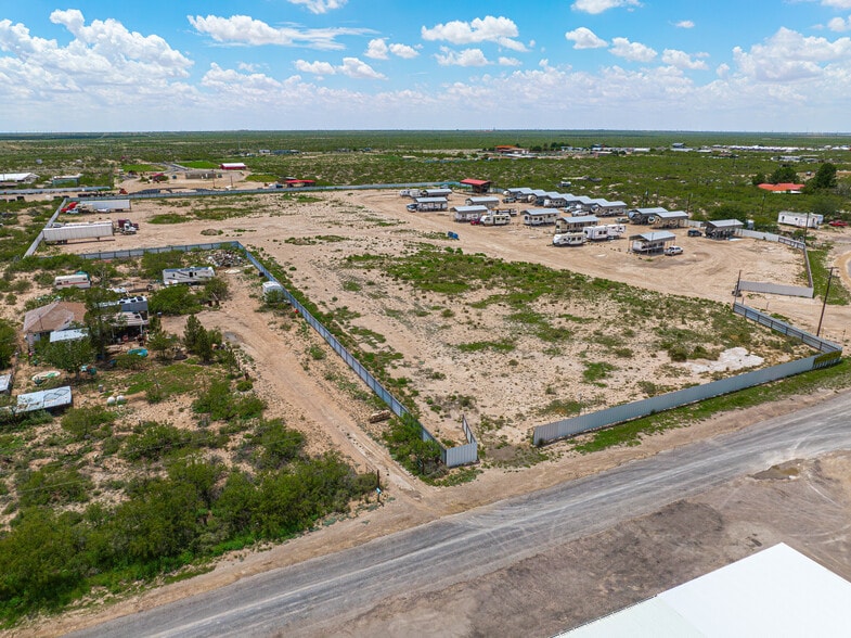 5588 S Stockton Ave, Monahans, TX à vendre - Photo du bâtiment - Image 2 de 14