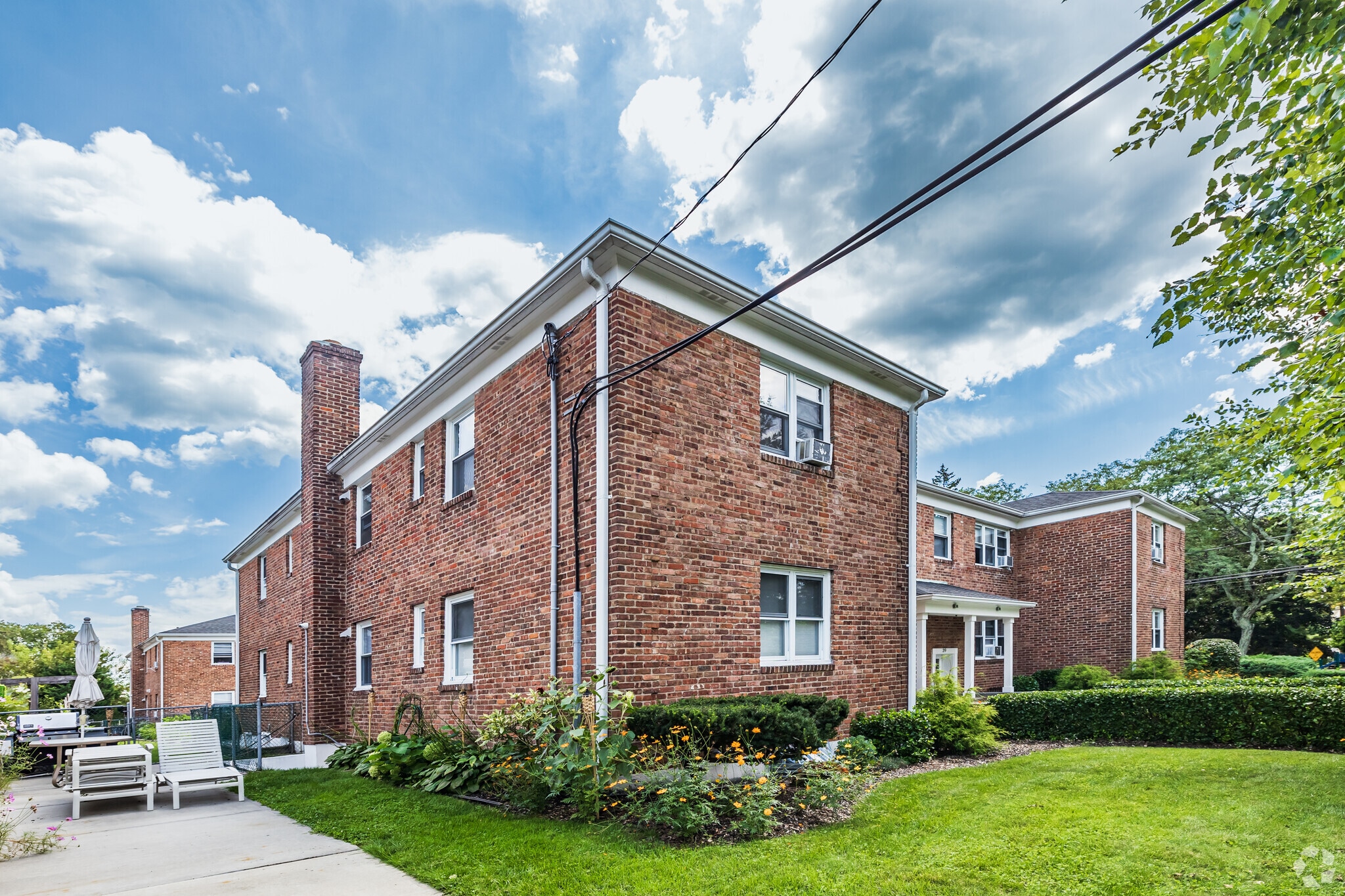 Thomaston Apartments portfolio of 4 properties for sale on LoopNet.ca Primary Photo- Image 1 of 13