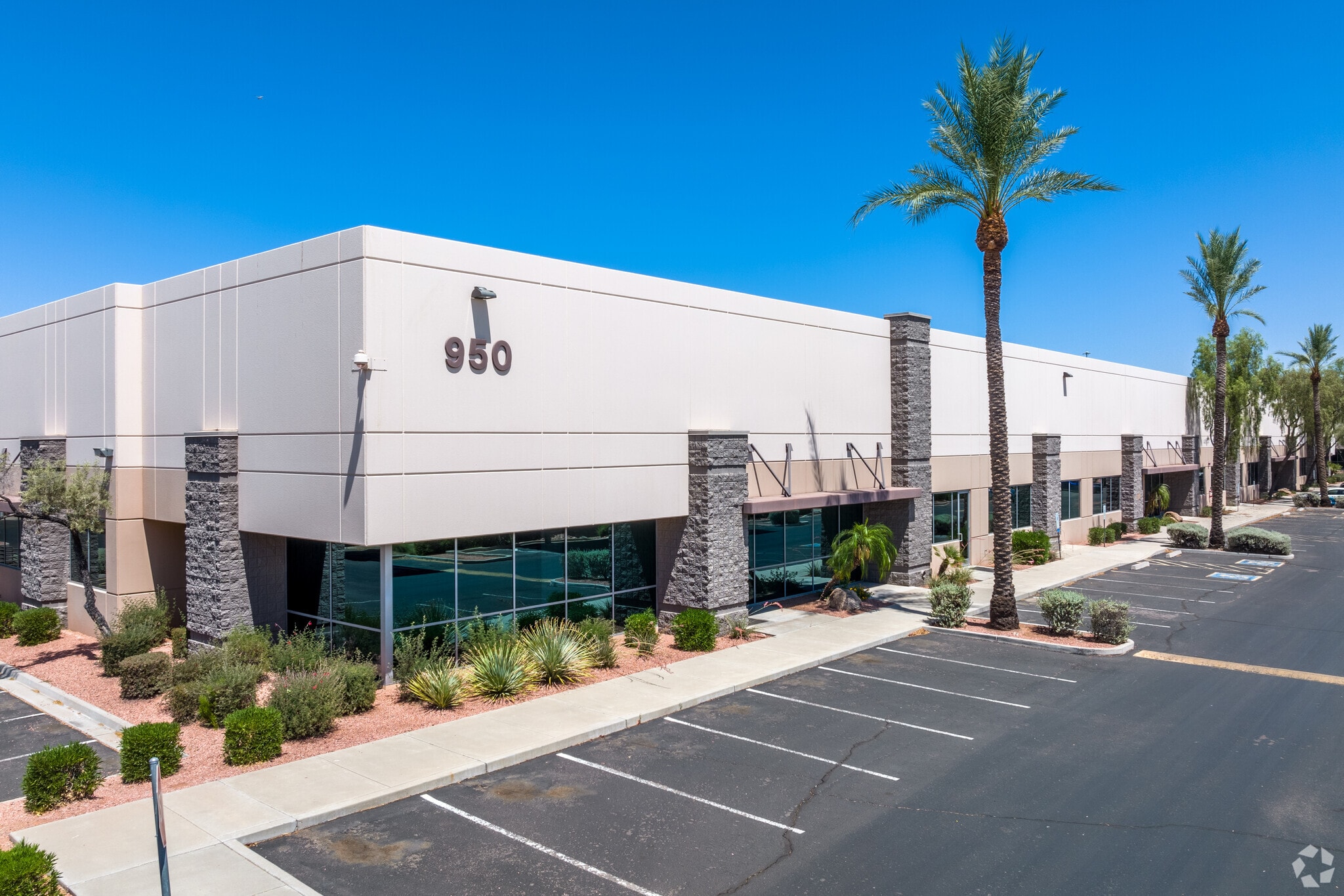 950 W Behrend Dr, Phoenix, AZ for lease Building Photo- Image 1 of 8