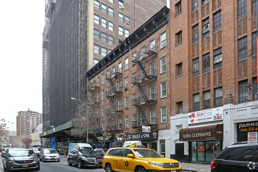 247 W 26th St, New York, NY à louer - Photo du bâtiment - Image 3 de 4