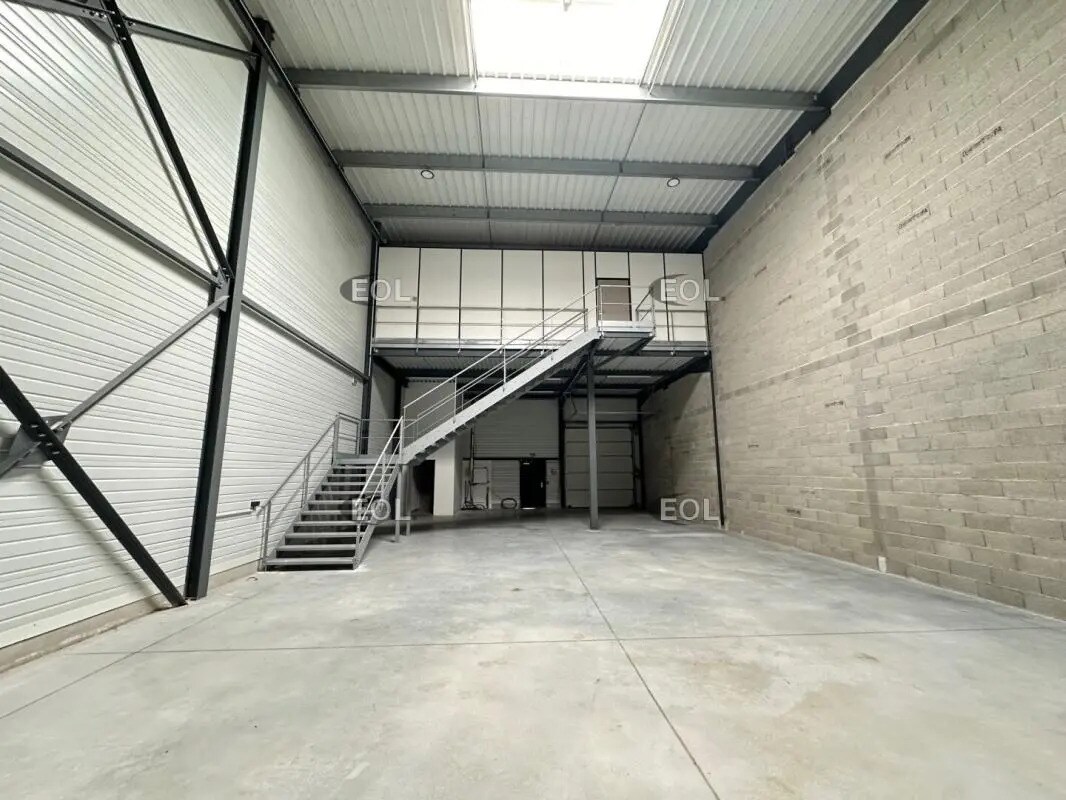 Flex in Meyreuil for lease Interior Photo- Image 1 of 8
