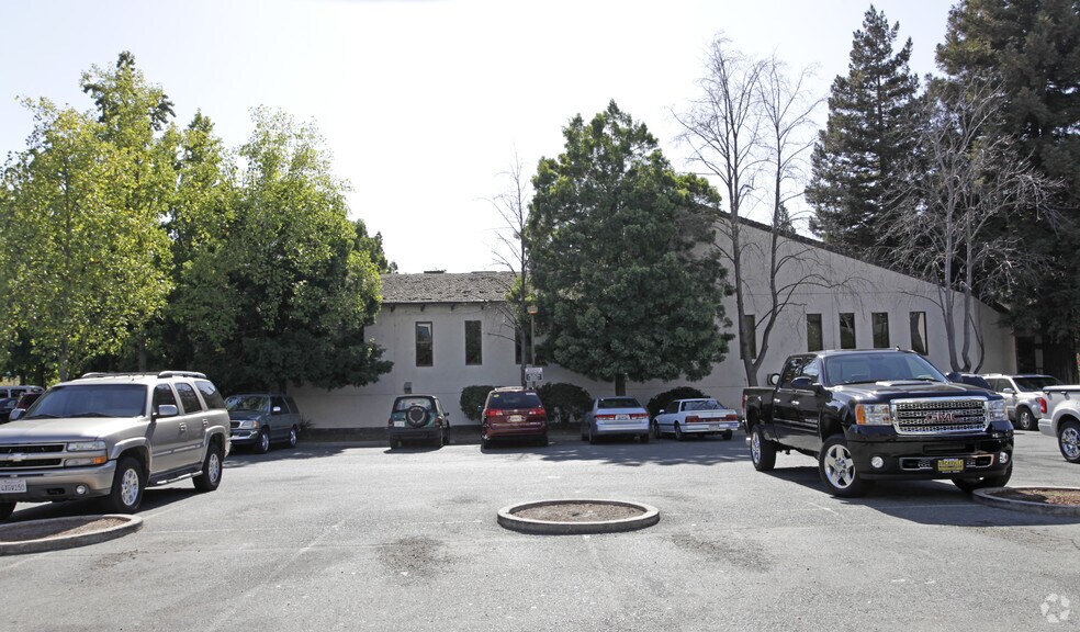 1333 Willow Pass Rd, Concord, CA à louer - Photo du bâtiment - Image 2 de 5