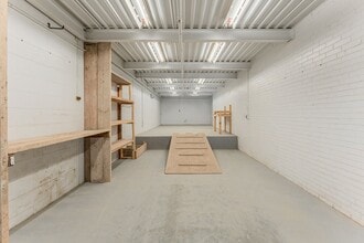 2707 Av Dollard, Montréal, QC for lease Interior Photo- Image 2 of 7