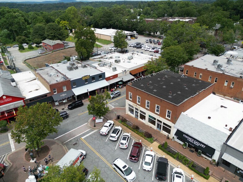 4 Elizabeth Way, Roswell, GA à louer - Photo du bâtiment - Image 2 de 10