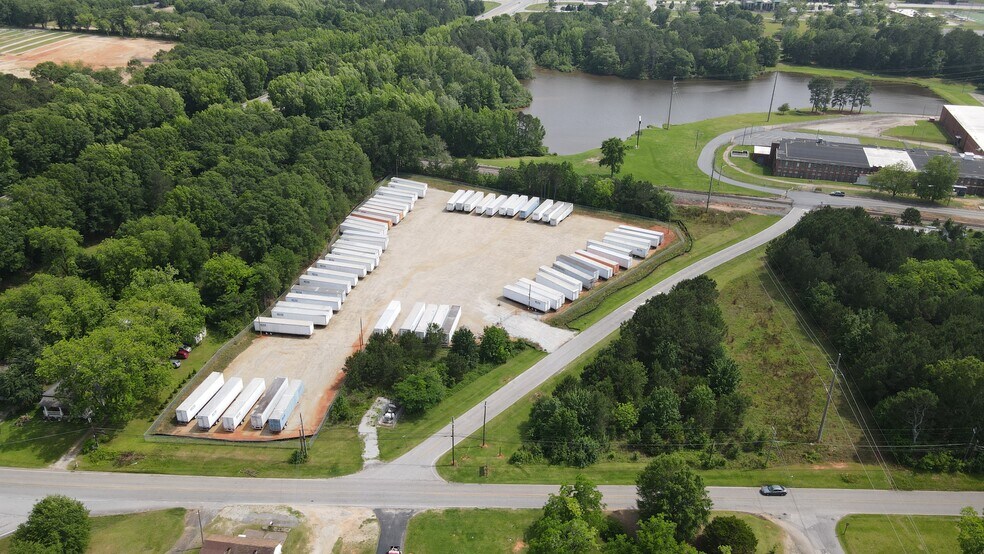 116 Railroad Way, Barnesville, GA à vendre - Photo du bâtiment - Image 2 de 8