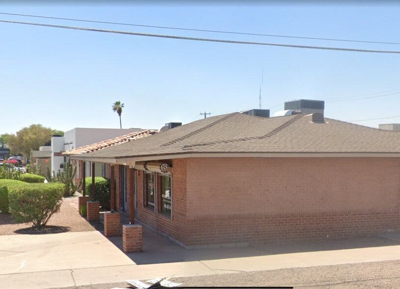 2546 E Indian School Rd, Phoenix, AZ for lease - Building Photo - Image 2 of 14