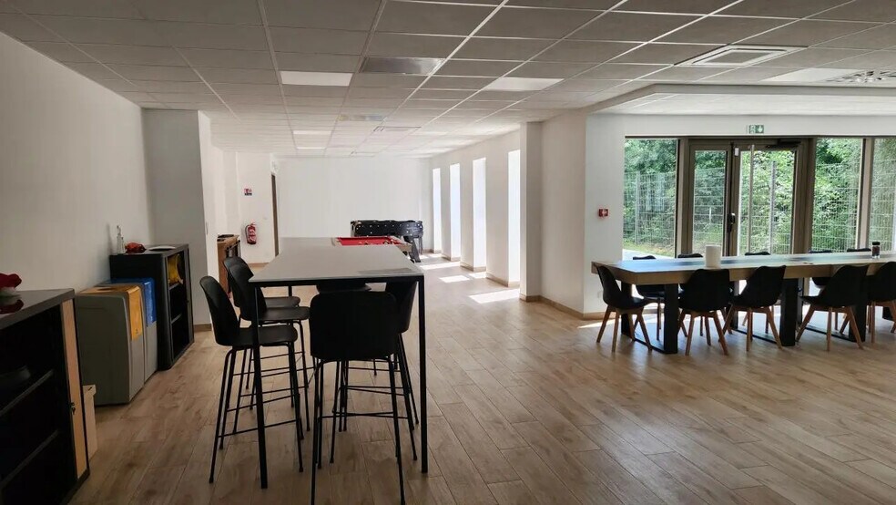 Office in Croissy-Beaubourg for lease - Interior Photo - Image 3 of 11