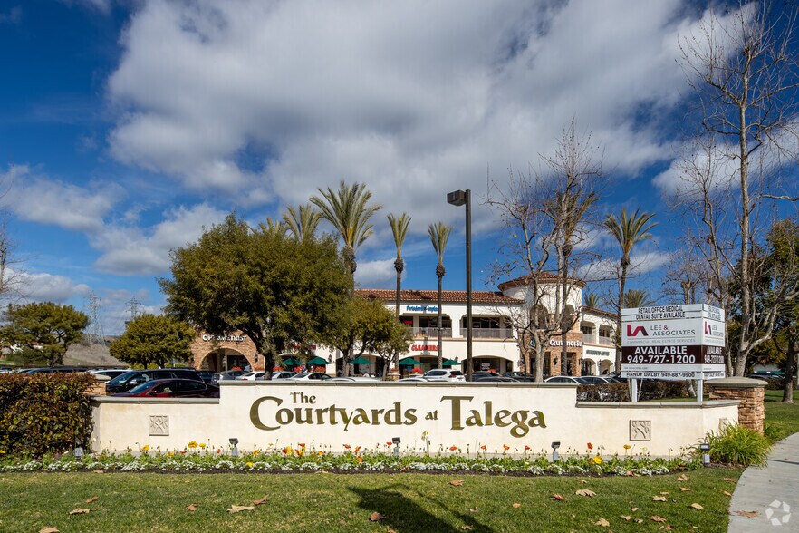 1031 Avenida Pico, San Clemente, CA à louer - Photo du bâtiment - Image 3 de 7