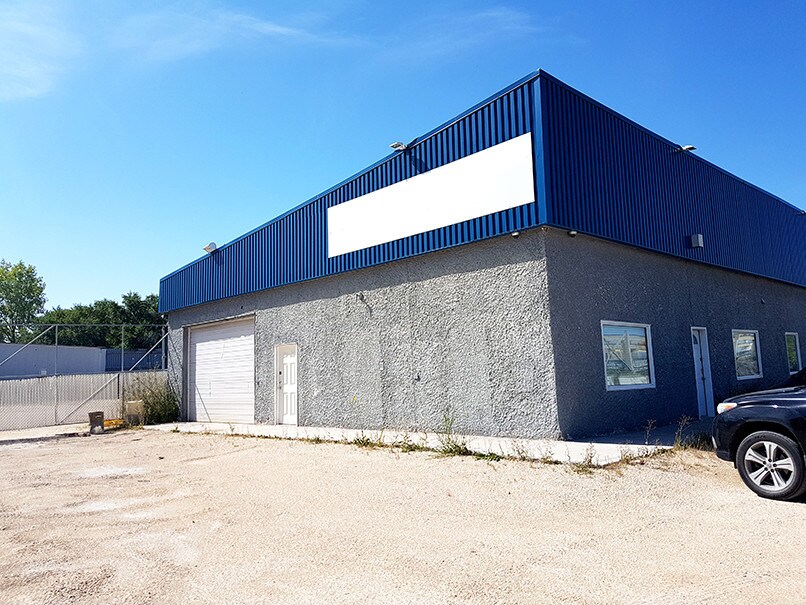 2486 Ferrier St, Winnipeg, MB à vendre Photo du bâtiment- Image 1 de 1