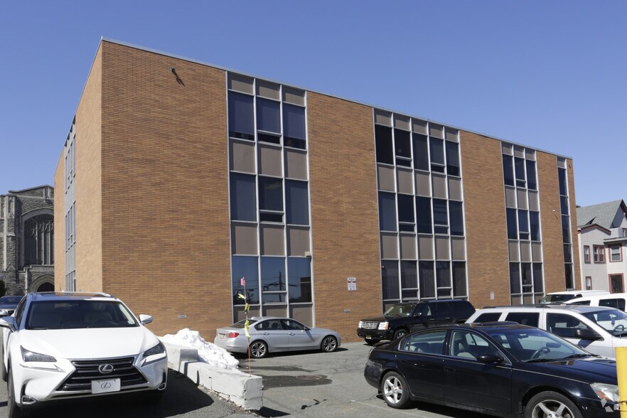 39 S Fullerton Ave, Montclair, NJ à louer - Photo du bâtiment - Image 3 de 5