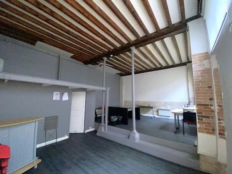 Immeuble residentiel dans Paris à vendre - Photo intérieure - Image 2 de 4