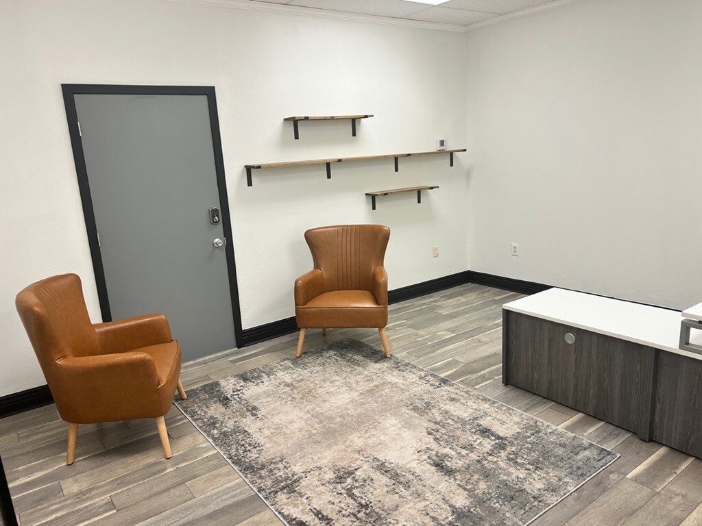 307 W Pearl St, Granbury, TX for lease Building Photo- Image 1 of 3