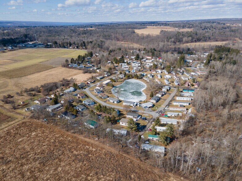 Graduate Drive, Ithaca, NY à vendre - Photo du bâtiment - Image 2 de 25