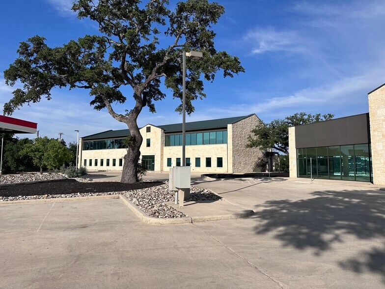 25331 W IH-10, San Antonio, TX à louer - Photo du bâtiment - Image 1 de 3