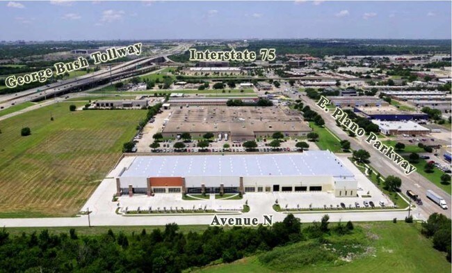 Plus de détails pour 1300 E Plano Pky, Plano, TX - Local d'activités à louer