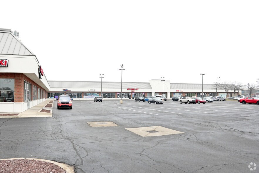 15611-15801 Hall Rd, Macomb Township, MI à louer - Photo du bâtiment - Image 2 de 3