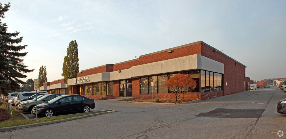 135 East Beaver Creek Rd, Richmond Hill, ON for sale - Primary Photo - Image 1 of 1