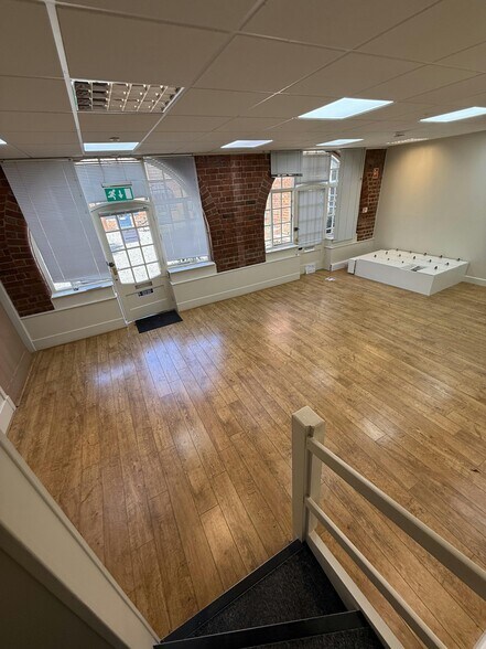 Dark Ln, Warwick à louer - Photo du bâtiment - Image 2 de 13