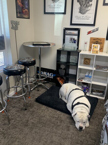 2442 SE 1st St, Redmond, OR à louer - Photo du bâtiment - Image 2 de 7