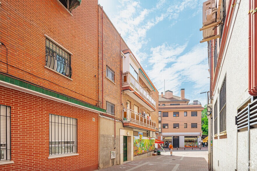 Calle los Altos de Saceruela, 2, Madrid, Madrid à vendre - Photo du bâtiment - Image 2 de 10