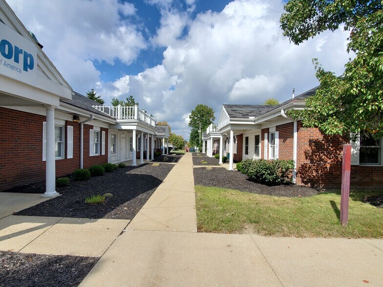 4472-4508 Darrow Rd, Stow, OH à louer - Photo du bâtiment - Image 3 de 4