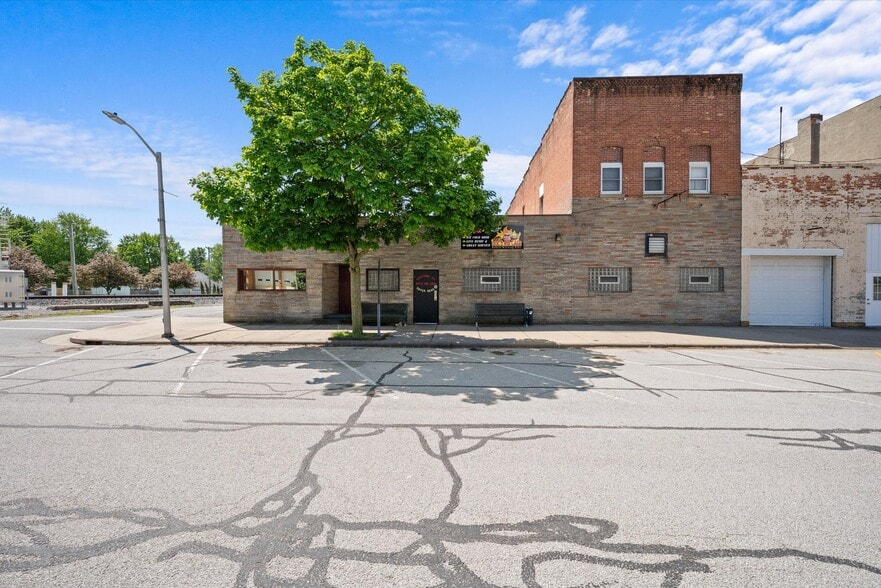 18625 Main St, Tontogany, OH à vendre - Photo du bâtiment - Image 2 de 42