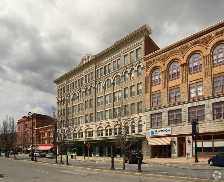 81 Main St, North Adams, MA à louer - Photo du bâtiment - Image 2 de 3