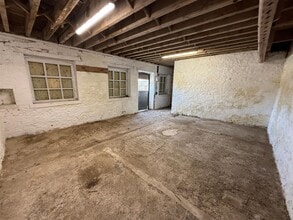 High St, Yenston for lease Interior Photo- Image 1 of 6