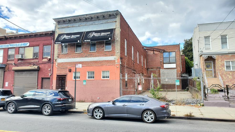 161 Jamaica Ave, Brooklyn, NY for lease - Building Photo - Image 1 of 38