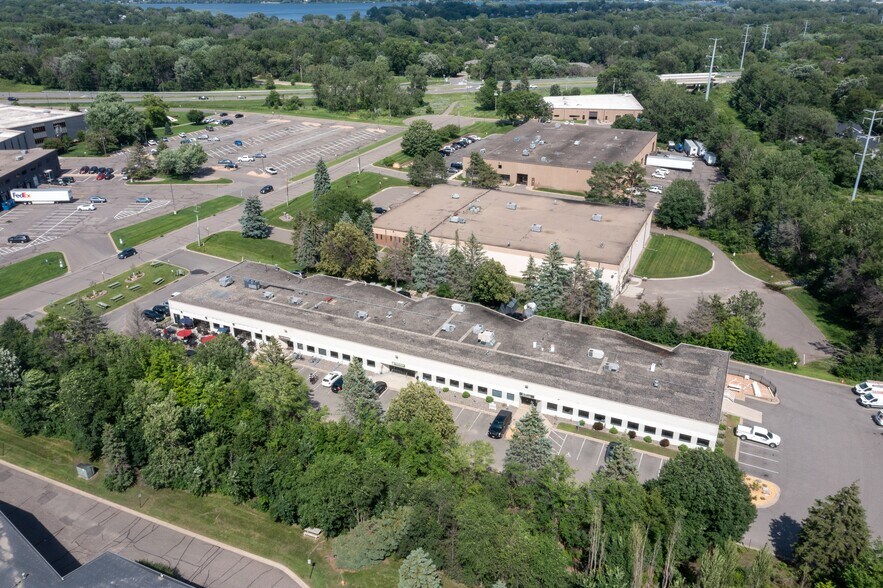12901-12955 N 16th Ave, Plymouth, MN à louer - Photo du bâtiment - Image 1 de 15