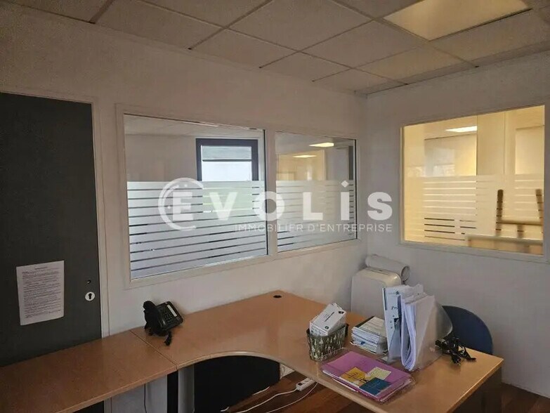 Office in Les Ulis for lease - Interior Photo - Image 3 of 16