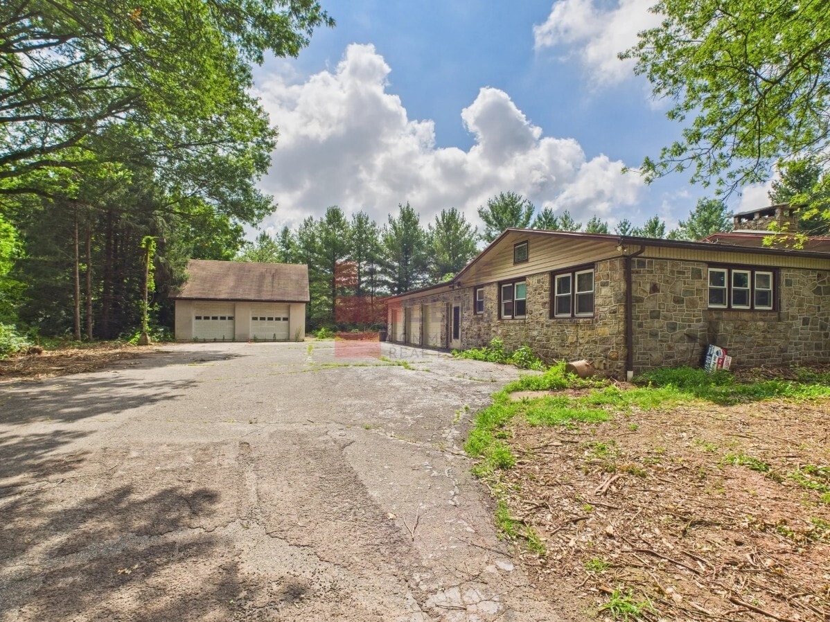 1388 S Hanover St, Pottstown, PA for lease Building Photo- Image 1 of 4
