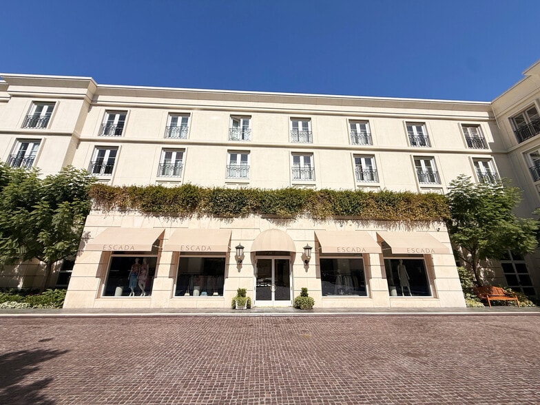 9882 Santa Monica Blvd, Beverly Hills, CA for lease - Building Photo - Image 1 of 4