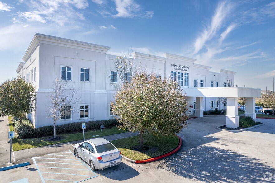 7111 Medical Center Dr, Texas City, TX à louer - Photo du bâtiment - Image 1 de 8