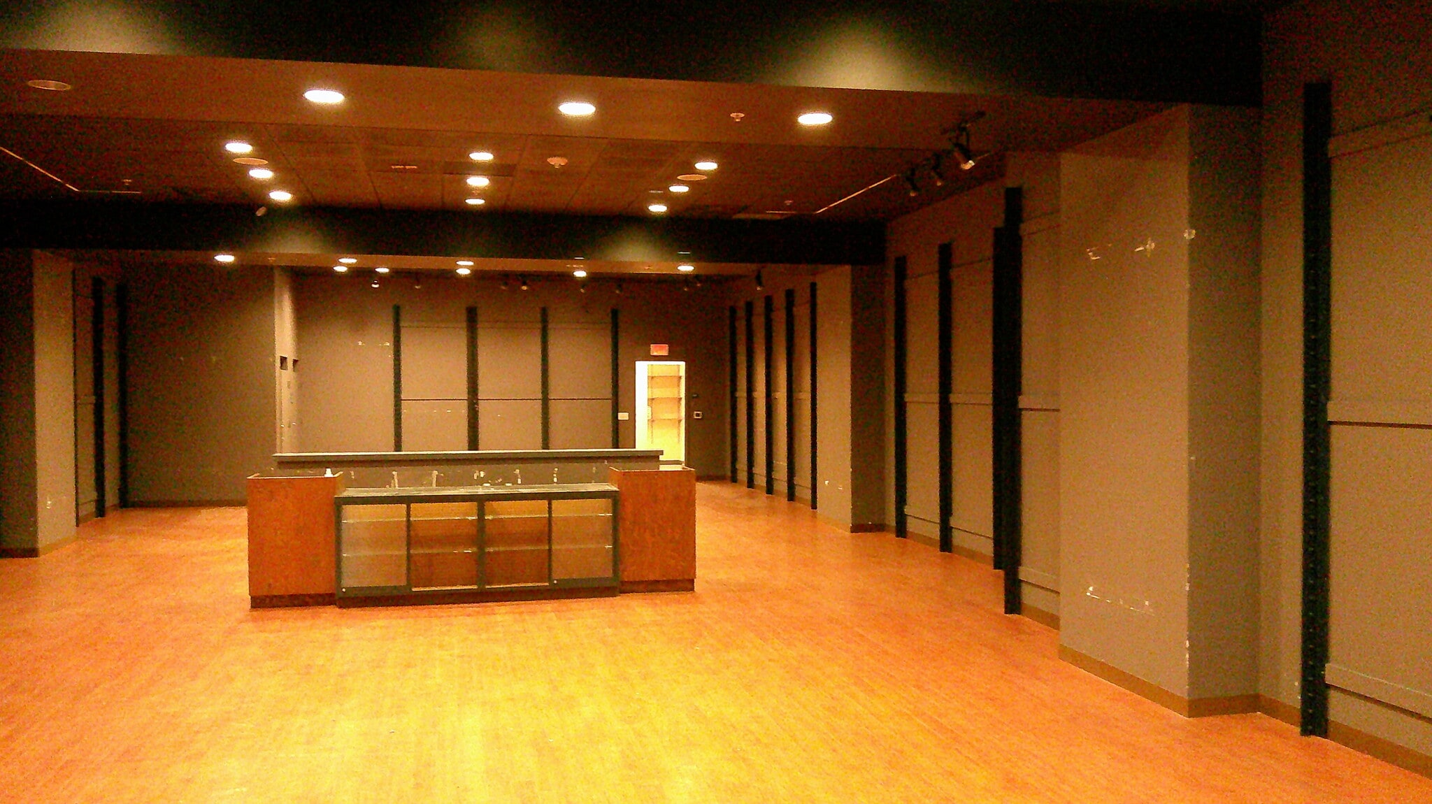 2086 Newpark Mall, Newark, CA à louer Photo intérieure- Image 1 de 1