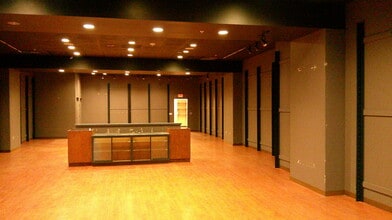 2086 Newpark Mall, Newark, CA à louer Photo intérieure- Image 1 de 1