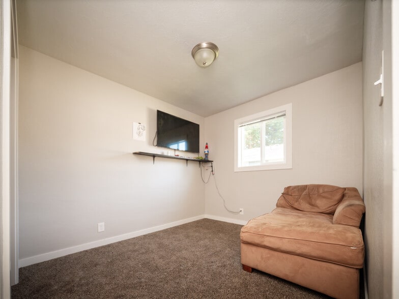 322 Williams St, Independence, OR à vendre - Photo du bâtiment - Image 3 de 13