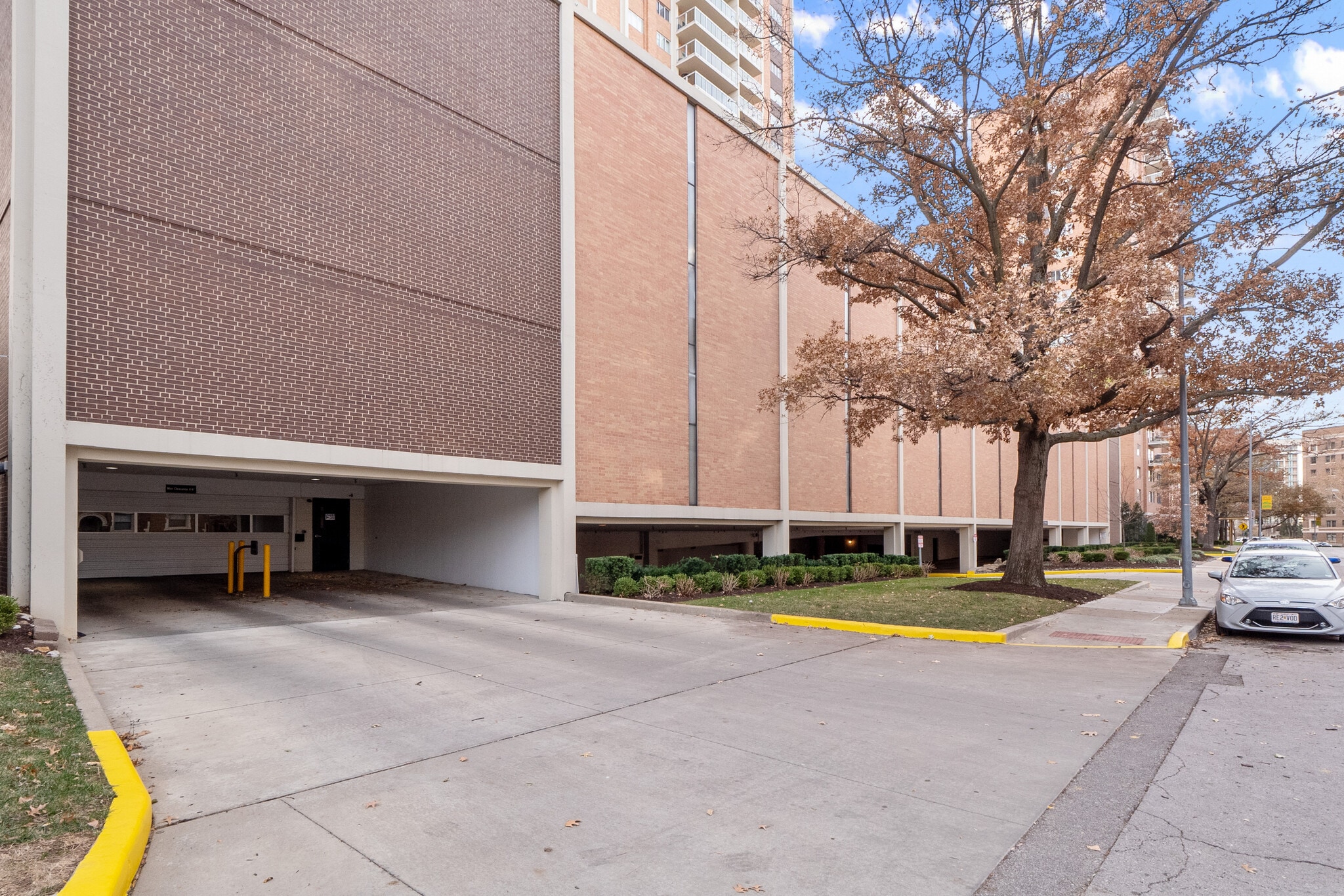 121 W 48th St, Kansas City, MO for lease Interior Photo- Image 1 of 36