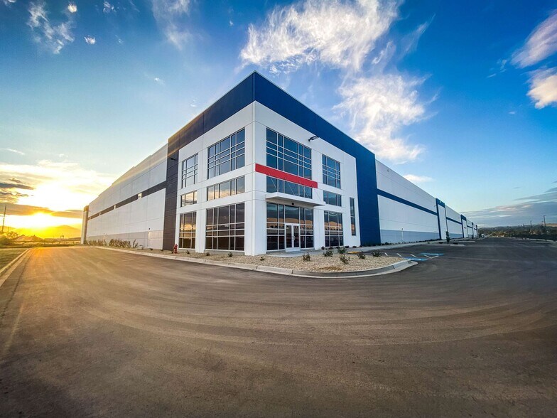 6865-6941 W 2100 S, West Valley City, UT à louer - Photo du bâtiment - Image 2 de 26