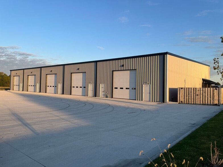 2542 Bailey Ave, Ames, IA for lease - Building Photo - Image 2 of 4