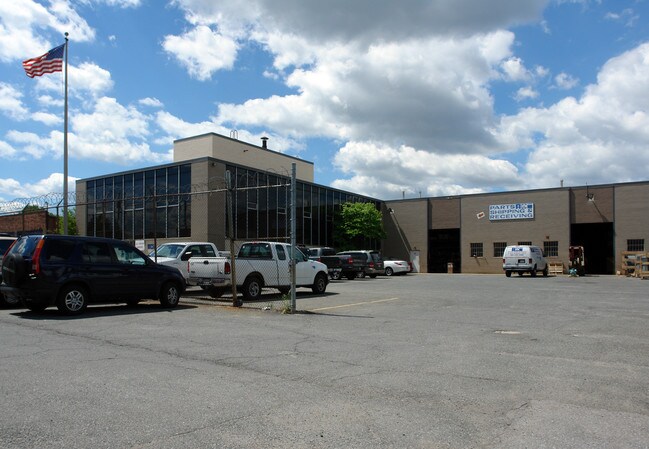 Plus de détails pour 3520 Bladensburg Rd, Brentwood, MD - Industriel à louer