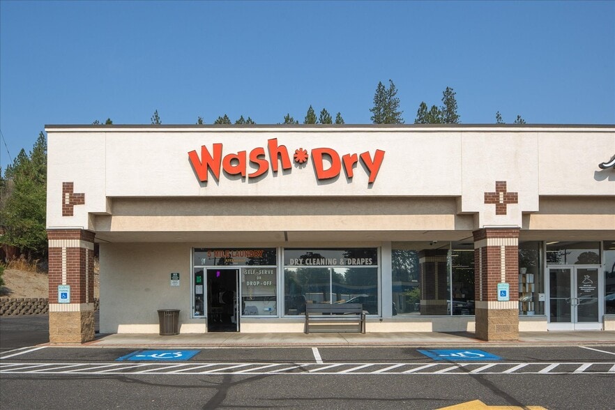 5 Mile Shopping Center portfolio of 15 properties for sale on LoopNet.ca - Building Photo - Image 3 of 41