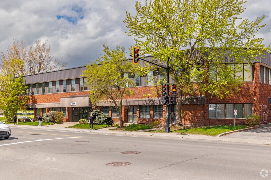 355-379 Av Sainte-Croix, Montréal, QC à louer - Photo principale - Image 1 de 6