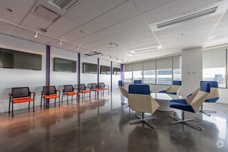 55 Commerce Valley Dr W, Markham, ON à louer Photo intérieure- Image 2 de 4